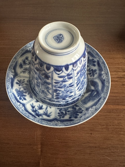 古玩陶瓷康熙·青花開窗花卉紋杯碟一套 真品鑒賞圖