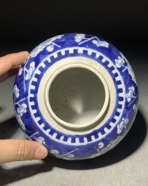 古玩陶瓷青花冰梅圖蓋罐真品鑒賞圖