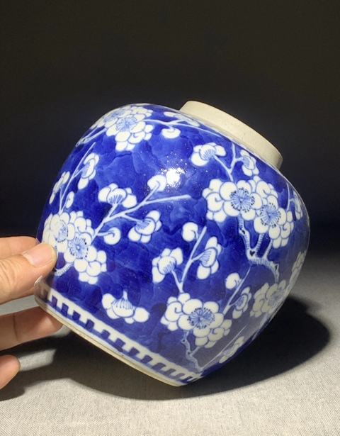 古玩陶瓷青花冰梅圖蓋罐真品鑒賞圖