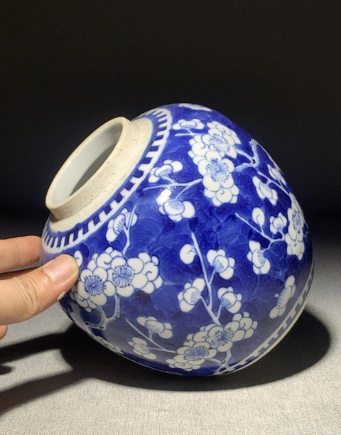 古玩陶瓷青花冰梅圖蓋罐真品鑒賞圖