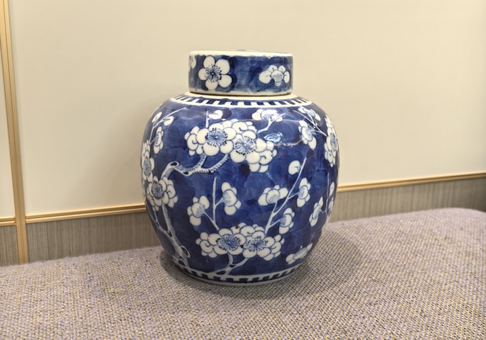 古玩陶瓷青花冰梅圖蓋罐真品鑒賞圖