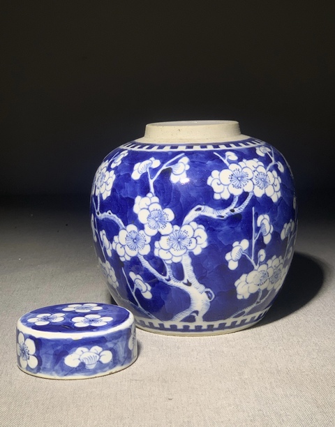 古玩陶瓷青花冰梅圖蓋罐真品鑒賞圖