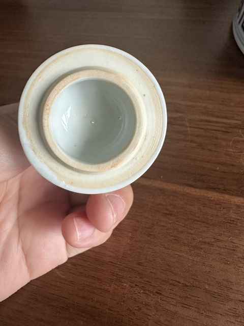古玩陶瓷康熙·青花開窗洞石花卉紋蓋瓶 真品鑒賞圖