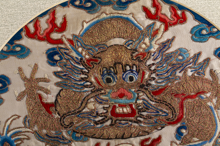 古玩雜項清代·盤金繡團正龍掛屏真品鑒賞圖