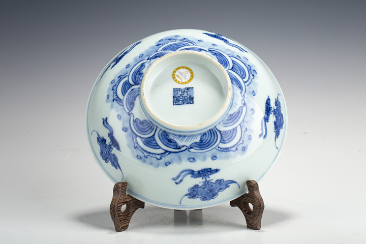 古玩陶瓷清乾隆·青花福山壽海紋淺碗拍賣,當前價格0元