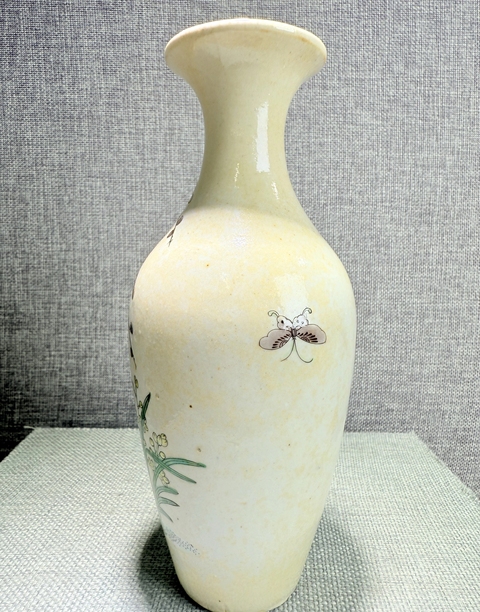 古玩陶瓷五彩花卉紋瓶真品鑒賞圖