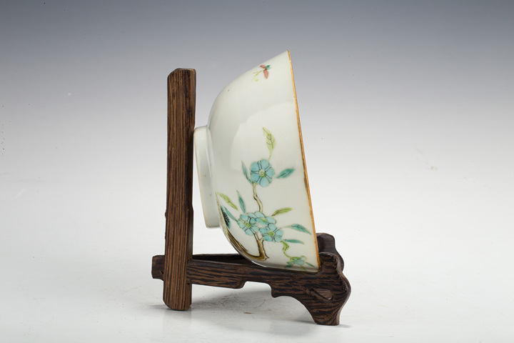 古玩陶瓷清晚·粉彩過(guò)枝花卉紋碗拍賣,當(dāng)前價(jià)格2716元