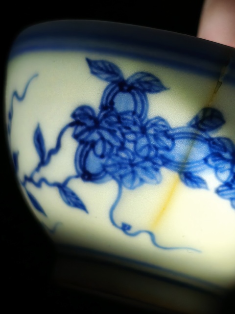 古玩陶瓷青花蝴蝶紋杯真品鑒賞圖