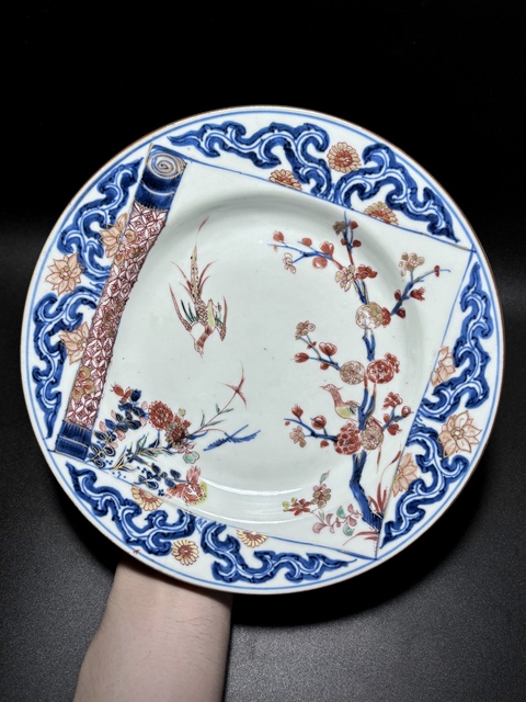 古玩陶瓷【著名出版物同款】清康熙·青花五彩書卷開窗“喜上梅梢”花鳥紋盤拍賣,當前價格1580元