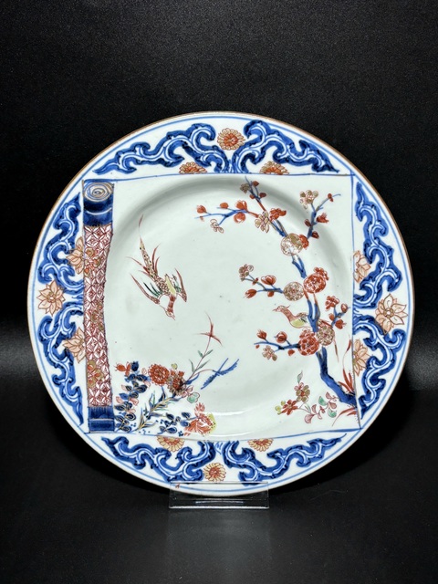 古玩陶瓷【著名出版物同款】清康熙·青花五彩書卷開窗“喜上梅梢”花鳥紋盤拍賣,當前價格1580元