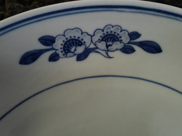 古玩陶瓷青花花卉紋盤真品鑒賞圖