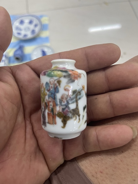 古玩陶瓷清晚·粉彩十八羅漢紋鼻煙壺 真品鑒賞圖