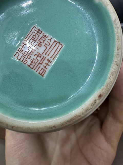 古玩陶瓷纏枝花卉雙耳瓶真品鑒賞圖