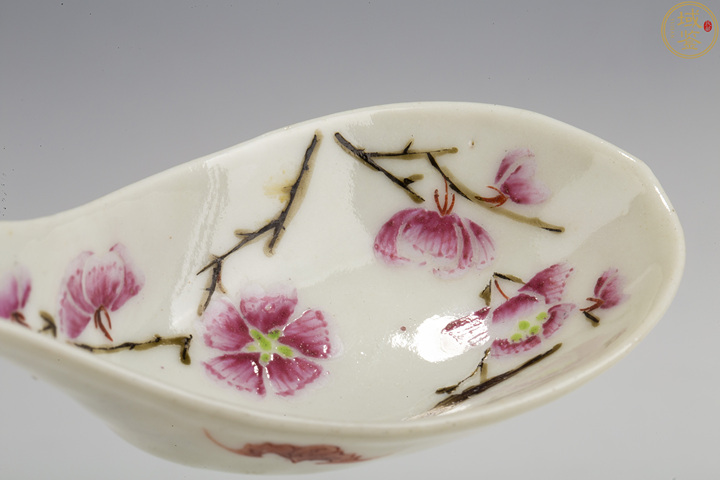 古玩陶瓷粉彩花卉紋調羹真品鑒賞圖