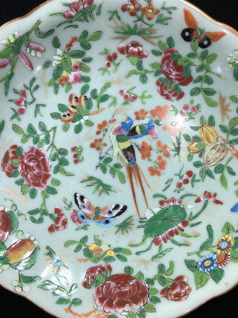古玩陶瓷（全品）清中期道光豆青釉粉彩花鳥紋飾異形盤長27.5厘米，寬23.6厘米拍賣，當前價格3300元
