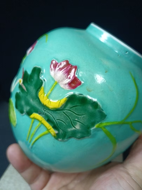 古玩陶瓷（全品）清末民初松石綠地粉彩堆塑一鷺蓮升罐高13cm拍賣，當前價格1398元