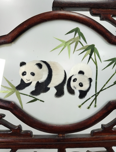 古玩陶瓷刺繡拍賣,當前價格699元