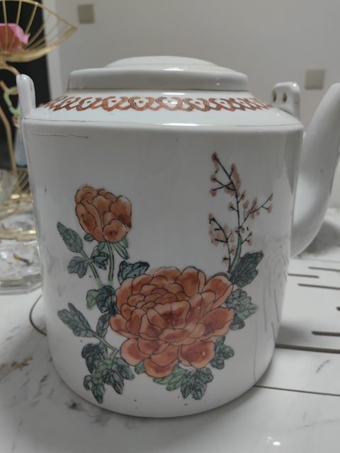 古玩陶瓷粉彩花卉紋提梁壺真品鑒賞圖