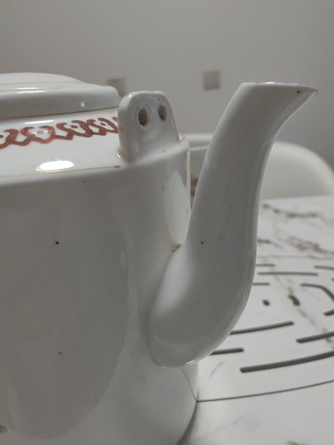 古玩陶瓷粉彩花卉紋提梁壺真品鑒賞圖