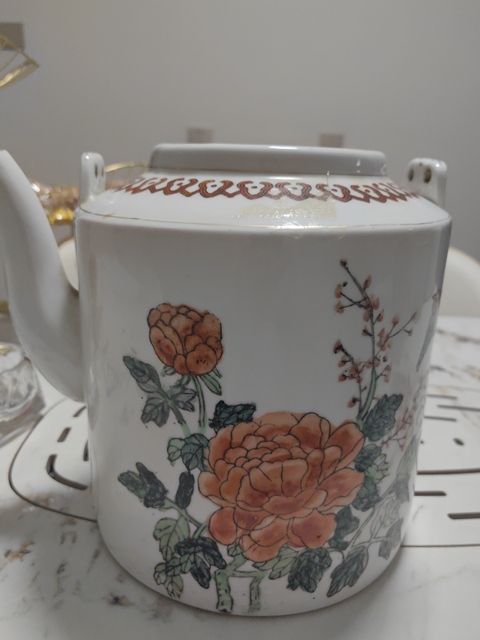 古玩陶瓷粉彩花卉紋提梁壺真品鑒賞圖