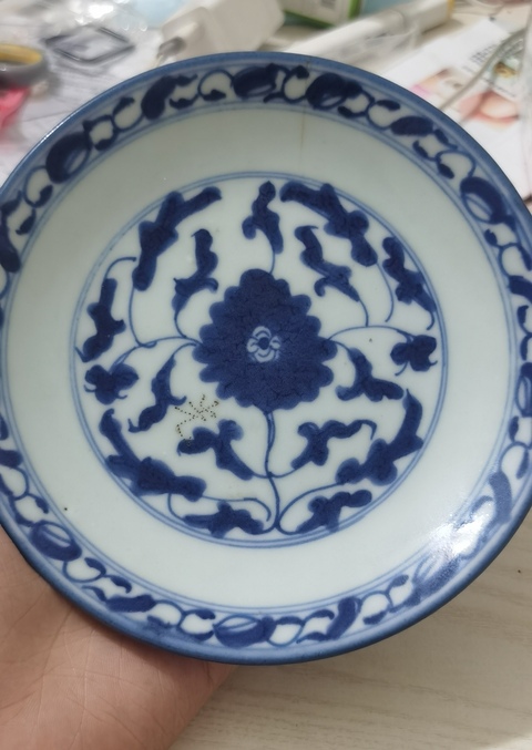 古玩陶瓷青花纏枝花紋盤真品鑒賞圖
