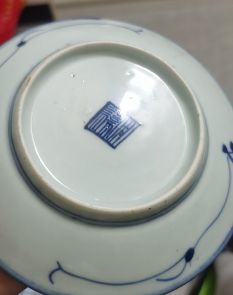 古玩陶瓷青花纏枝花紋盤真品鑒賞圖