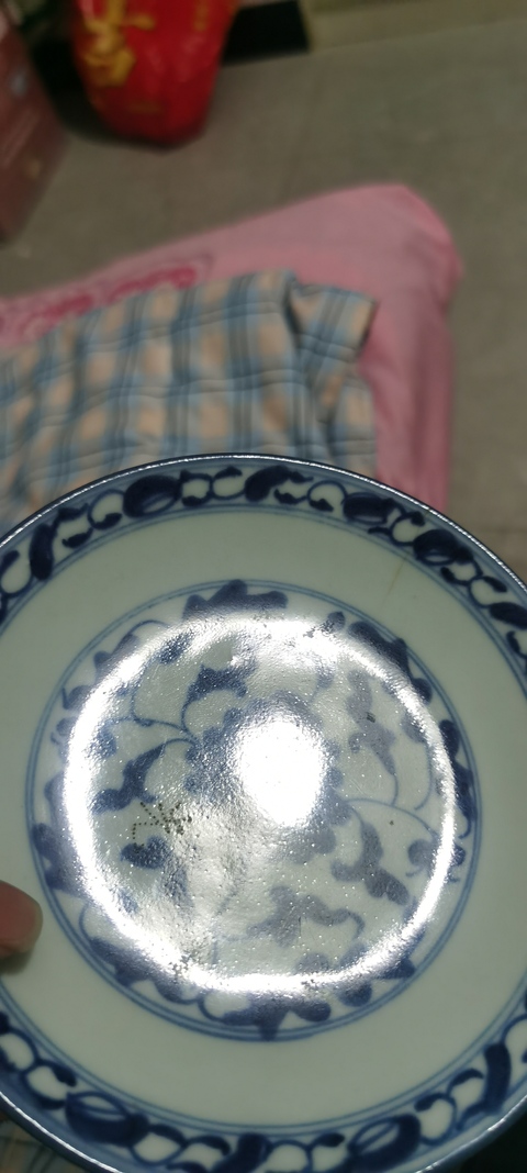 古玩陶瓷青花纏枝花紋盤真品鑒賞圖