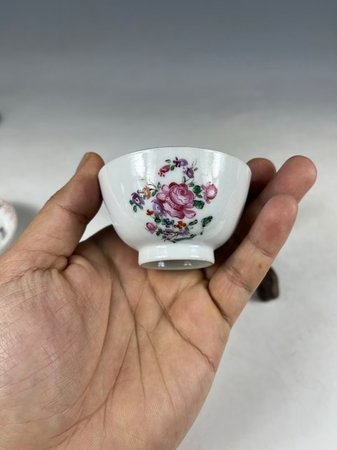 古玩陶瓷折枝花卉紋廣彩杯盤真品鑒賞圖