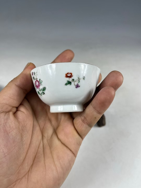 古玩陶瓷折枝花卉紋廣彩杯盤真品鑒賞圖