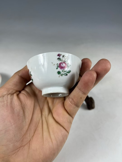 古玩陶瓷折枝花卉紋廣彩杯盤真品鑒賞圖