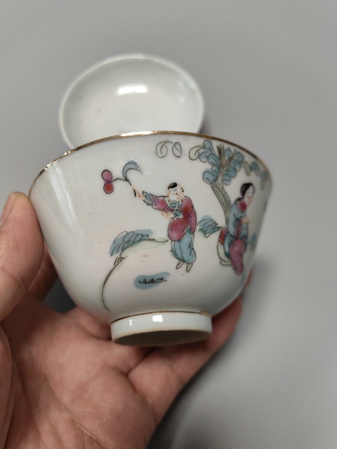 古玩陶瓷粉彩仕女嬰戲圖蓋碗拍賣,當前價格1800元