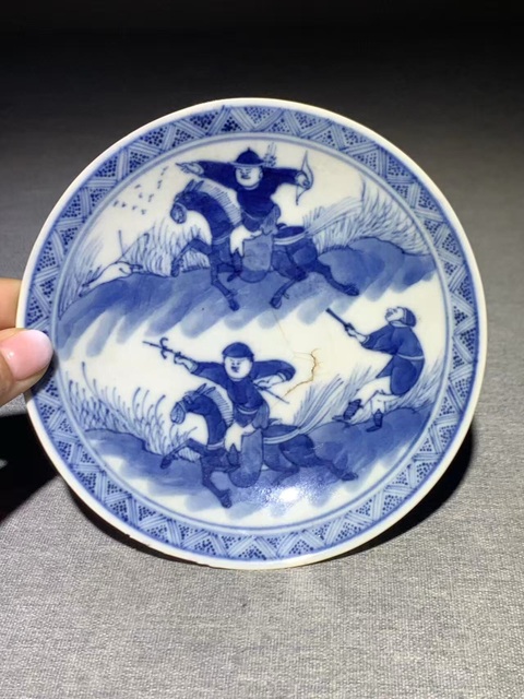 古玩陶瓷(康熙年制款)青花狩獵圖紋杯碟拍賣,當前價格0元