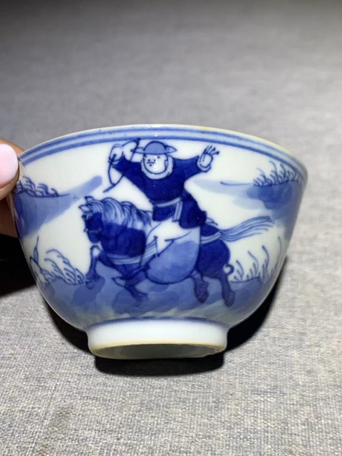 古玩陶瓷(康熙年制款)青花狩獵圖紋杯碟拍賣,當前價格0元