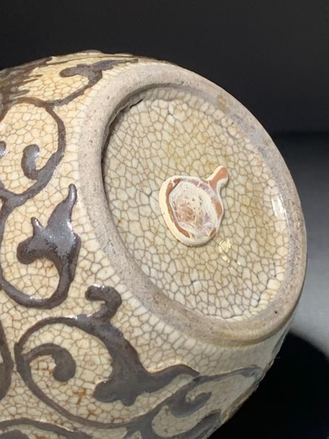 古玩陶瓷（全品）晚清，哥釉***堆塑花卉紋罐高13cm拍賣，當前價格2800元