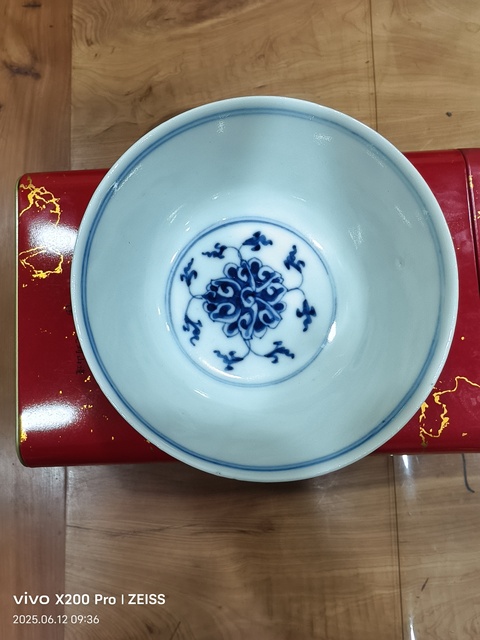 古玩陶瓷清光緒 青花纏枝蓮碗真品鑒賞圖