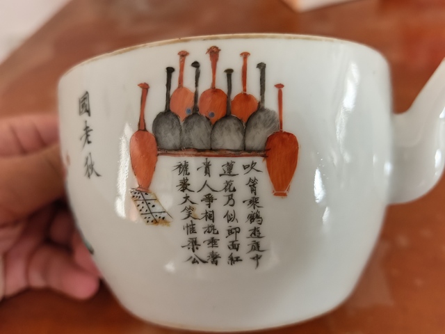 古玩陶瓷無雙譜粉彩執(zhí)壺拍賣,當(dāng)前價(jià)格2200元