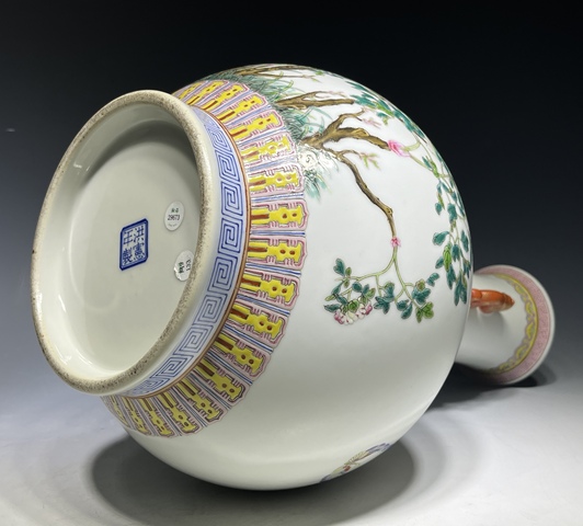 古玩陶瓷花蝶紋粉彩瓶真品鑒賞圖