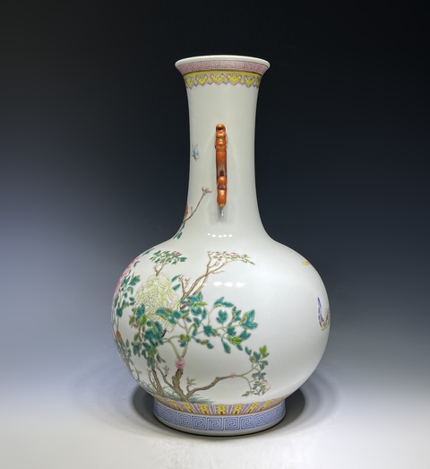 古玩陶瓷花蝶紋粉彩瓶真品鑒賞圖