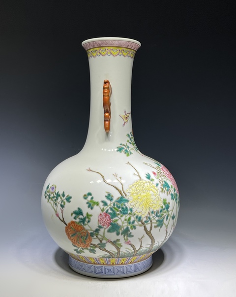古玩陶瓷花蝶紋粉彩瓶真品鑒賞圖