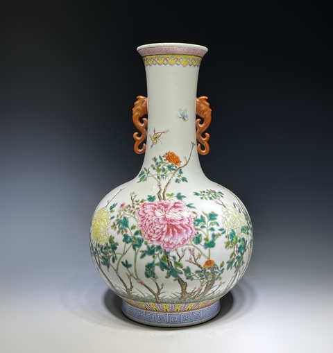 古玩陶瓷花蝶紋粉彩瓶真品鑒賞圖