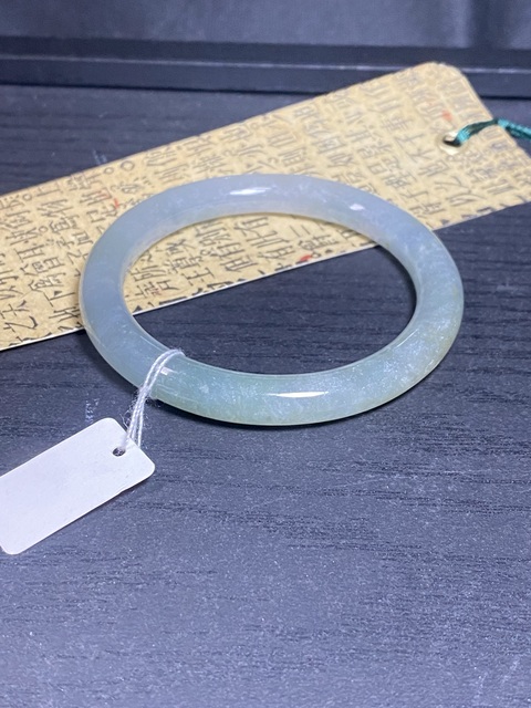 古玩玉器漂亮的清代天然冰糯翡翠手鐲拍賣，當前價格11000元