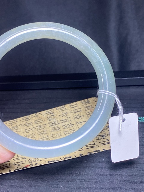 古玩玉器漂亮的清代天然冰糯翡翠手鐲拍賣，當前價格11000元