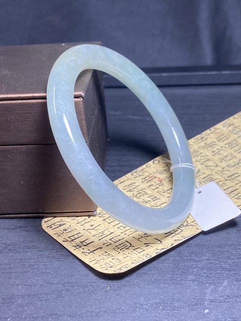 古玩玉器漂亮的清代天然冰糯翡翠手鐲拍賣，當前價格11000元
