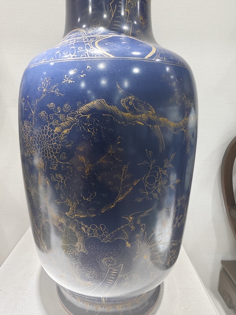 古玩陶瓷藍釉描金洗口瓶真品鑒賞圖