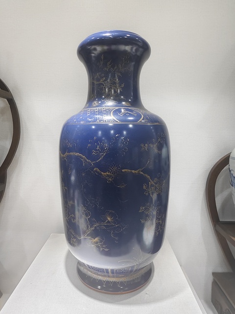 古玩陶瓷藍釉描金洗口瓶真品鑒賞圖