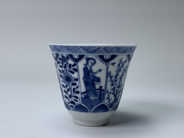 古玩陶瓷清晚期·青花四美圖紋鈴鐺杯拍賣，當前價格610元