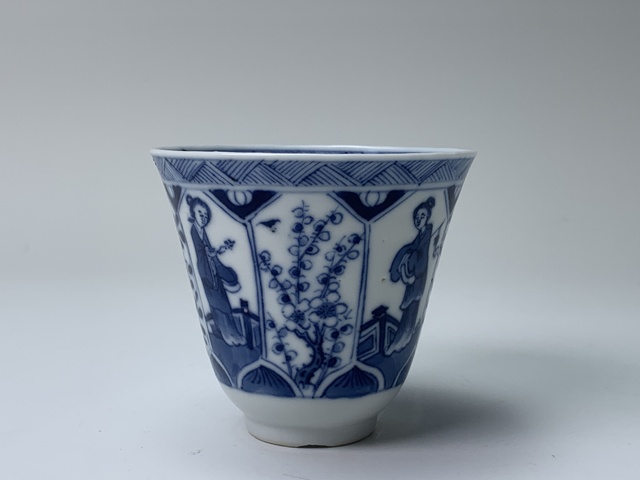 古玩陶瓷清晚期·青花四美圖紋鈴鐺杯拍賣，當前價格610元
