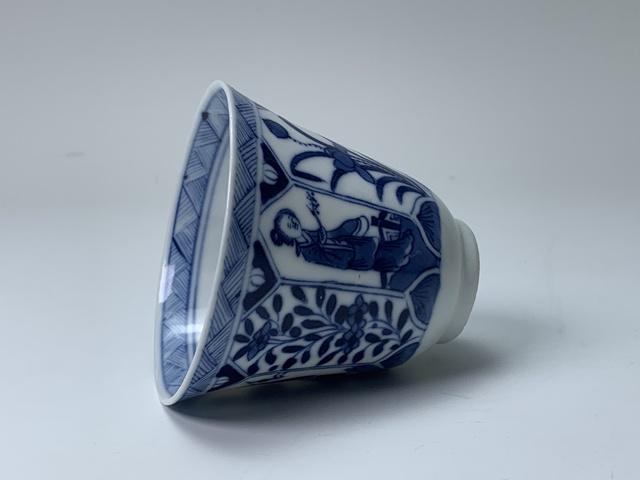 古玩陶瓷清晚期·青花四美圖紋鈴鐺杯拍賣，當前價格610元