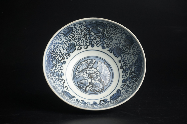 古玩陶瓷明晚期·青花歲寒三友紋大碗真品鑒賞圖