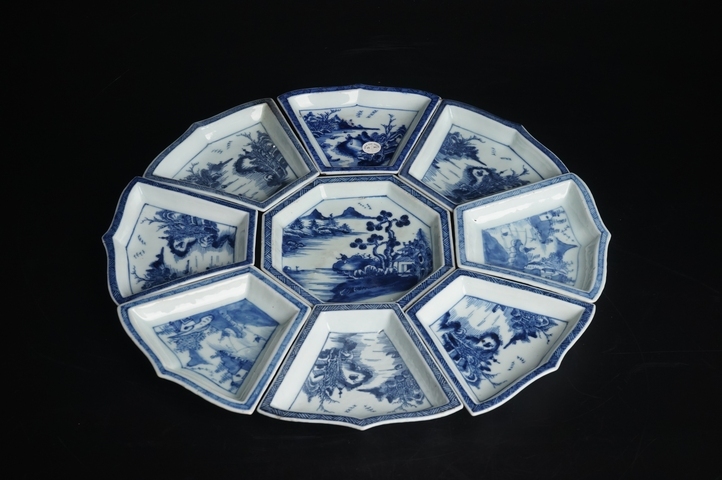 古玩陶瓷清乾隆·青花山水人物紋九子攢盤真品鑒賞圖